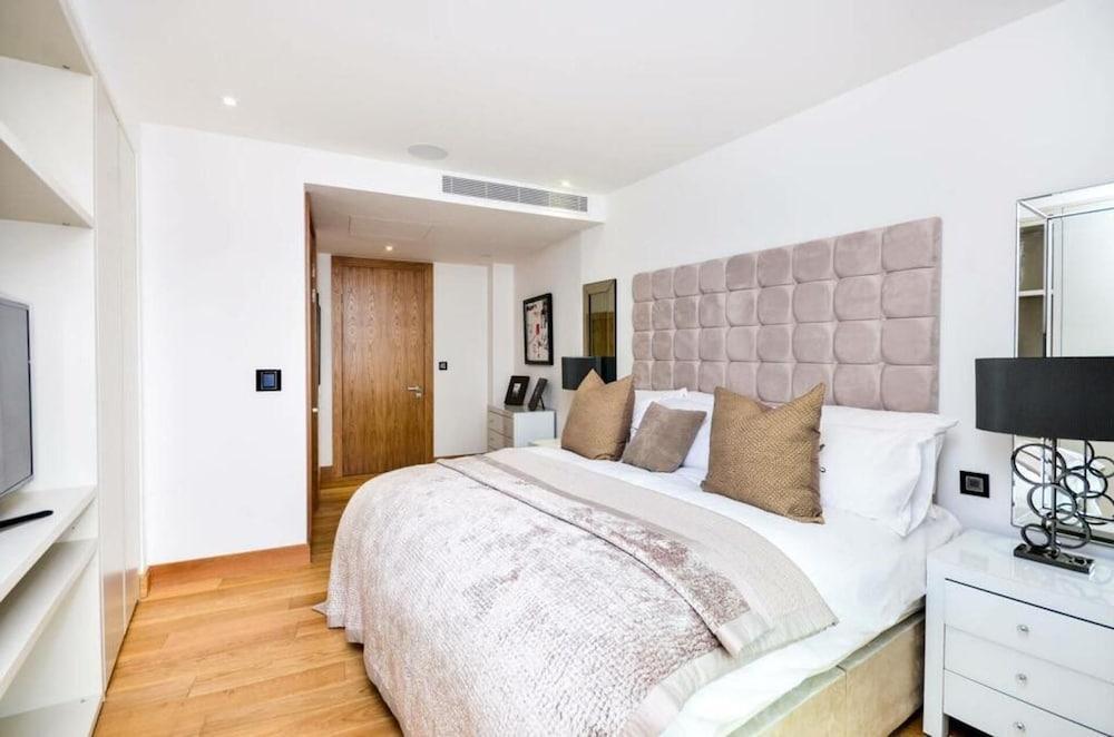 Charming 3 Bedroom Apartment in Central London - Tap to explore photos