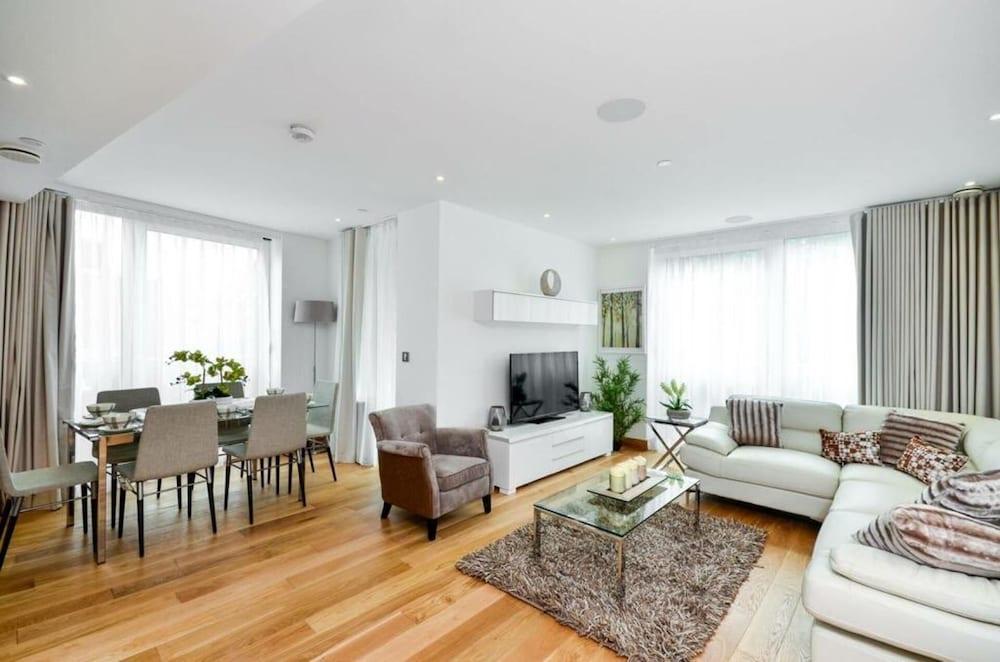 Charming 3 Bedroom Apartment in Central London - Tap to explore photos