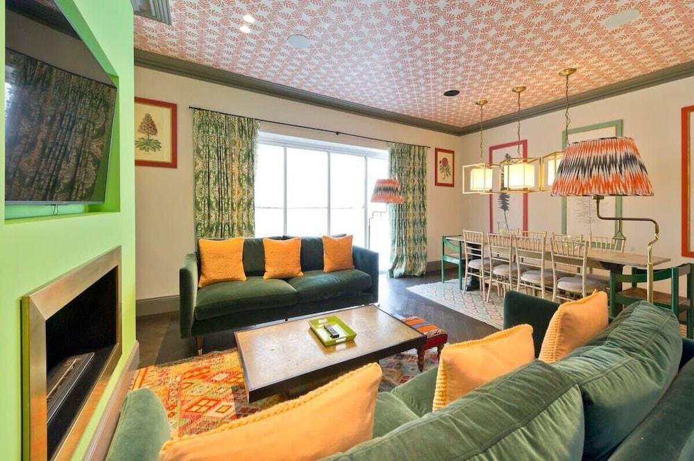Colourful 3 Bed Kensington Garden Flat - Tap to explore photos