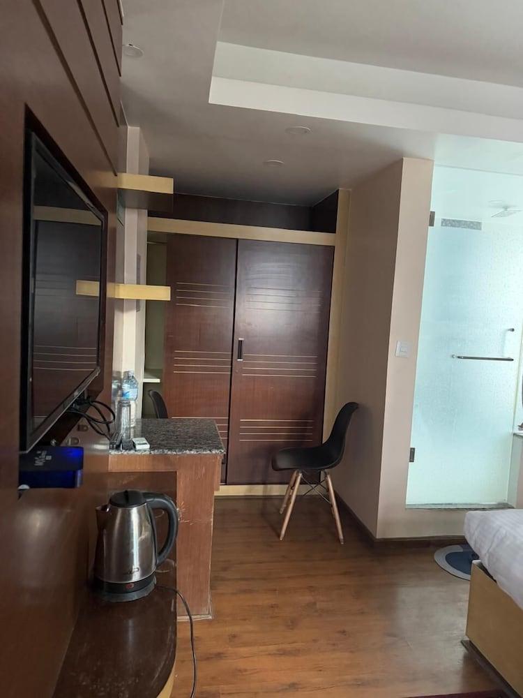 Cosy Stay & Dine Room Type - Economy Double or Twin Room