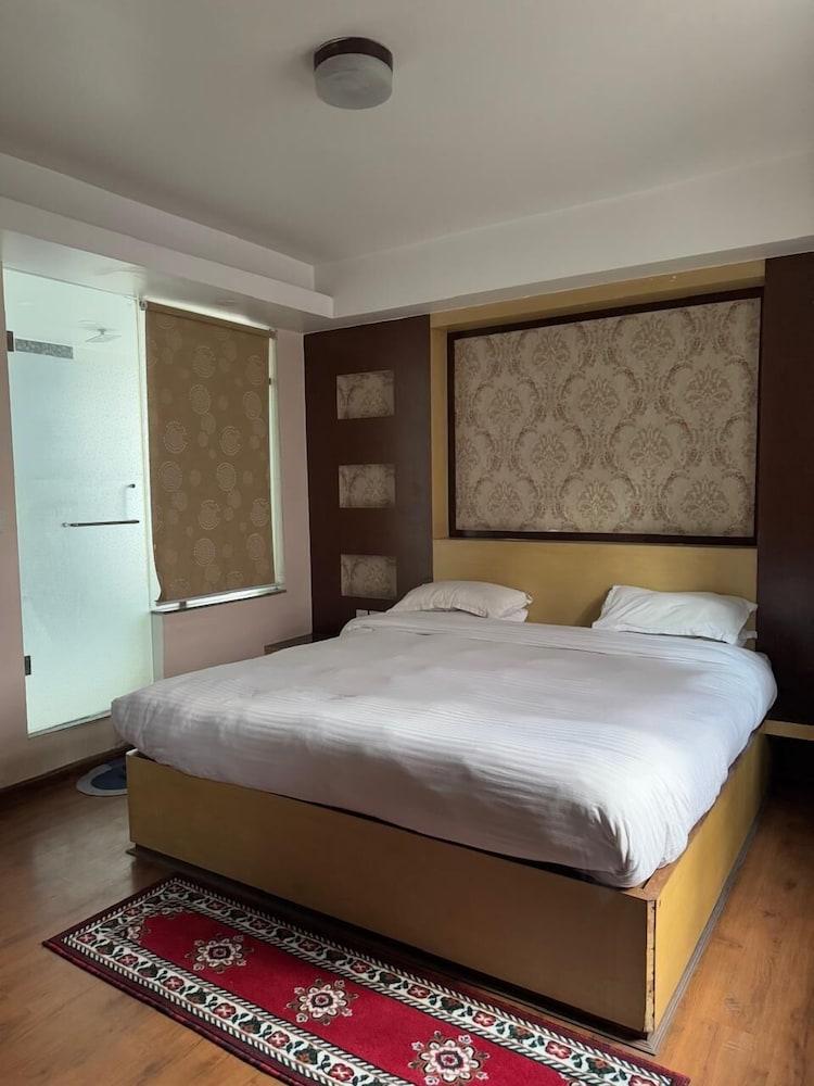 Cosy Stay & Dine Room Type - Deluxe Double Room, City View