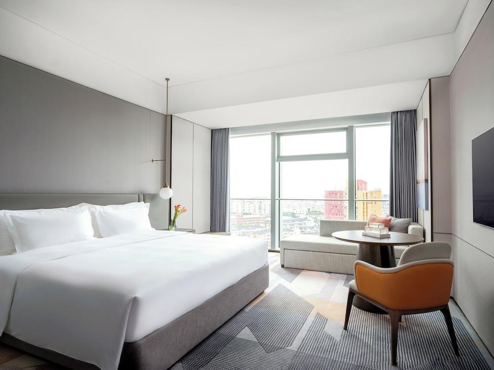 Cordis Shanghai Seaworld Room Type - Superior Room, 1 King Bed, City View Cordis Shanghai Seaworld Room Type - Superior Room, 1 King Bed, City View