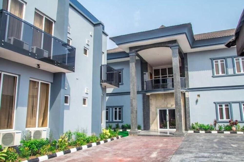 DeGrosvenor Hotel and Suites Lagos - Tap to explore photos