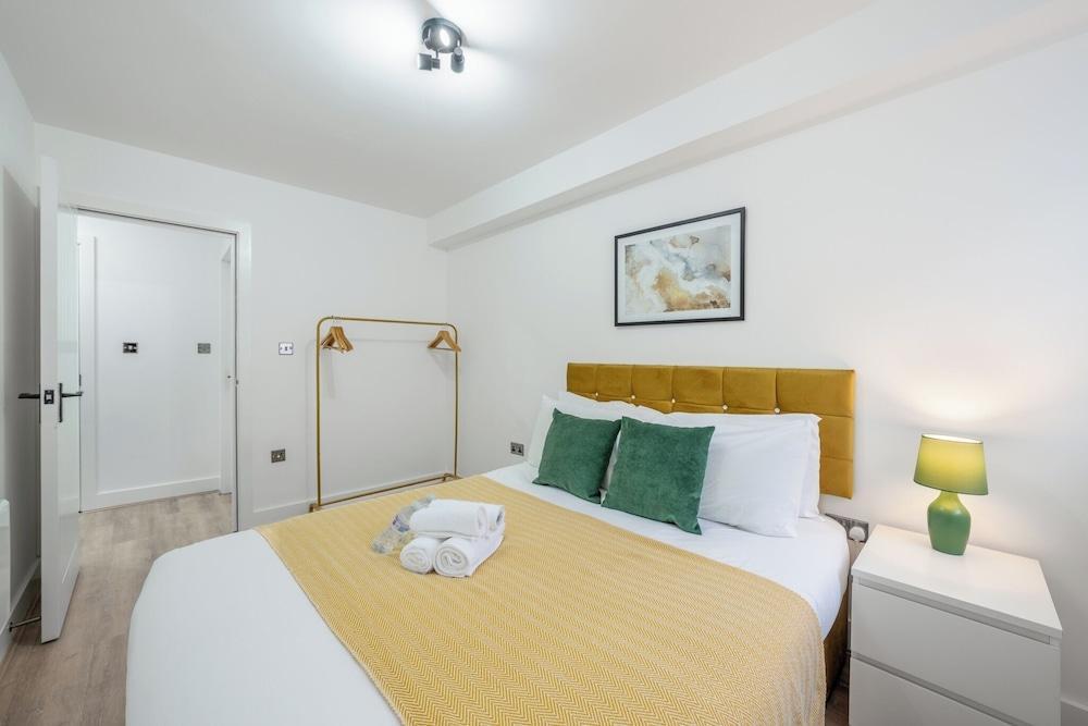 Deluxe 3 Bedstratford Apartment Olympicparko2excel - Tap to explore photos