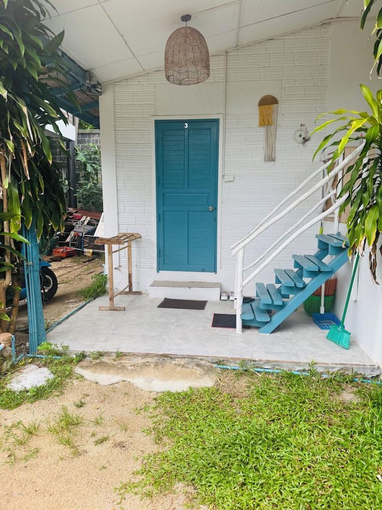 Dream Villa Beachfront Sunset