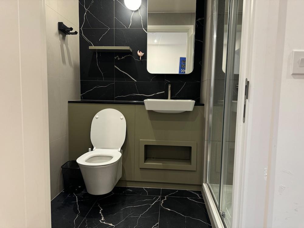Excel London Gateway Apartments - Tap to explore photos