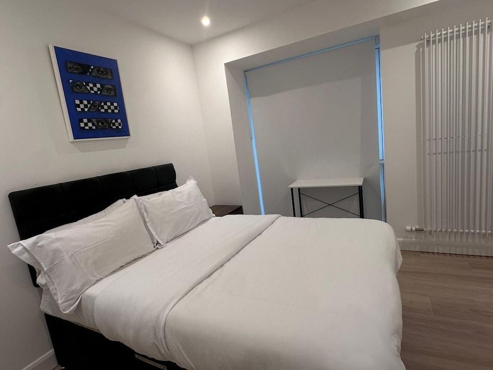 Excel London Gateway Apartments - Tap to explore photos