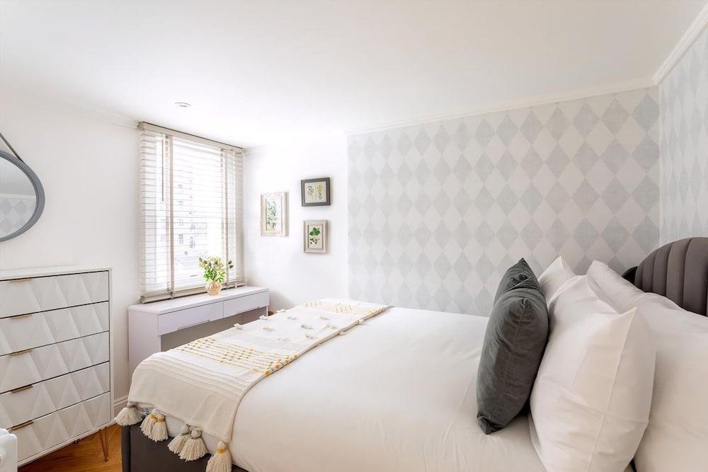 Fabulous Gloucester Road Apartment - Tap to explore photos