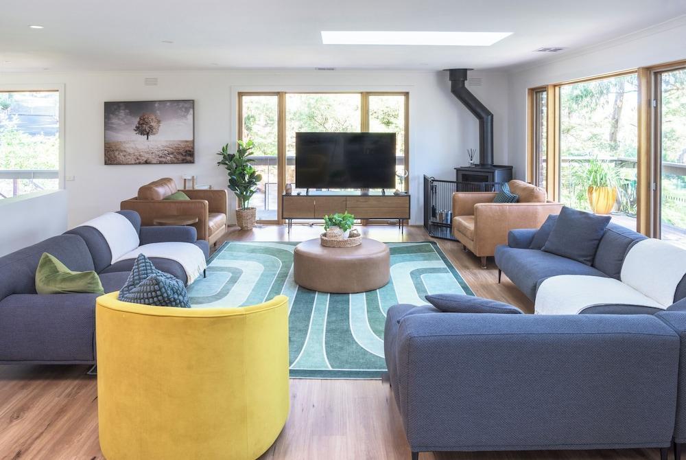 Elliott Lodge - family & pet friendly - Tap to explore photos