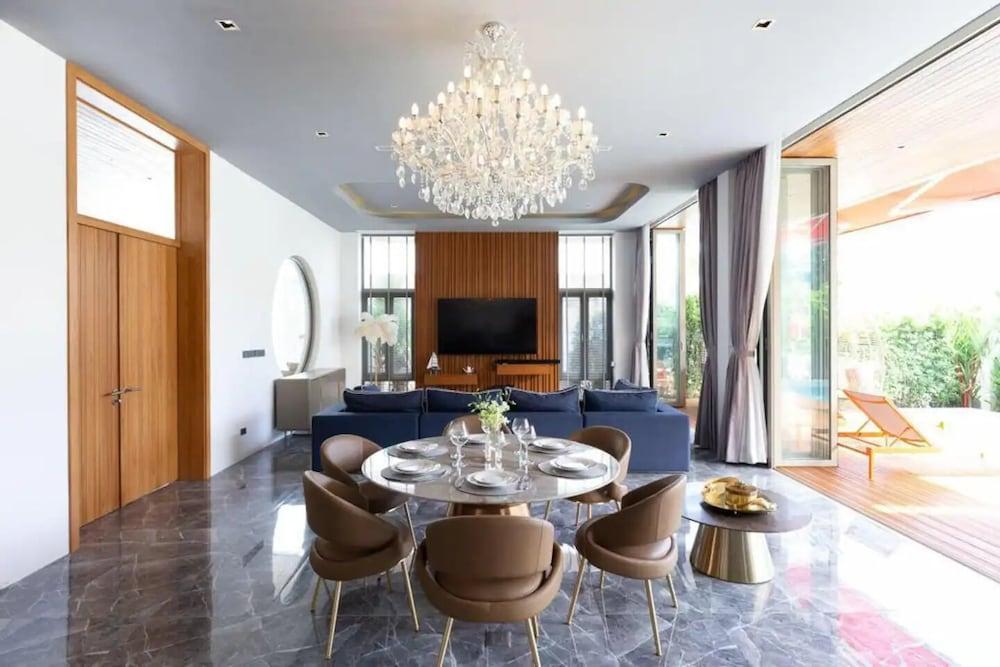 Elite Atoll Luxury Villas Phuket - Tap to explore photos