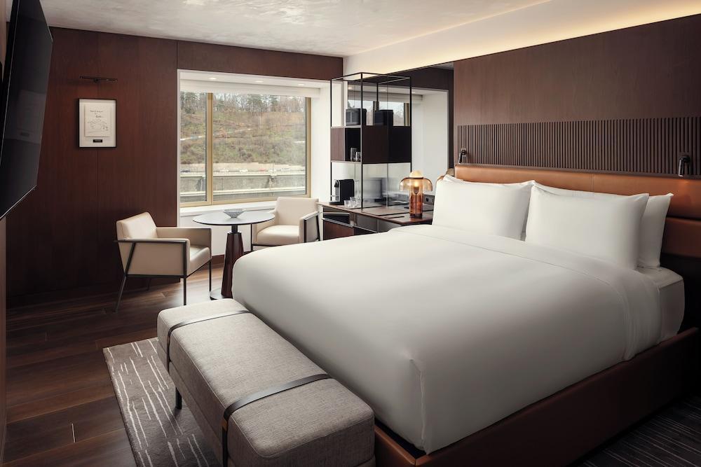 Fairmont Golden Prague Room Type - Signature Room, 1 King Bed, River View