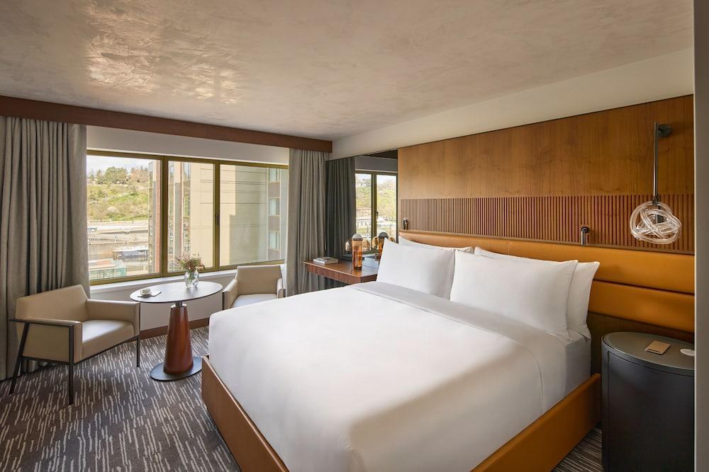 Fairmont Golden Prague Room Type - Fairmont Room, 1 King Bed, River View