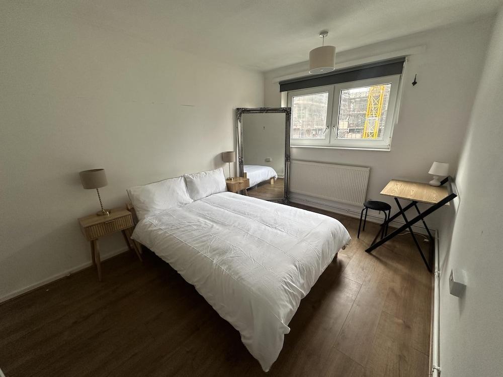 Fab Excel London Flat, Warm Cosy Liz Line - Tap to explore photos