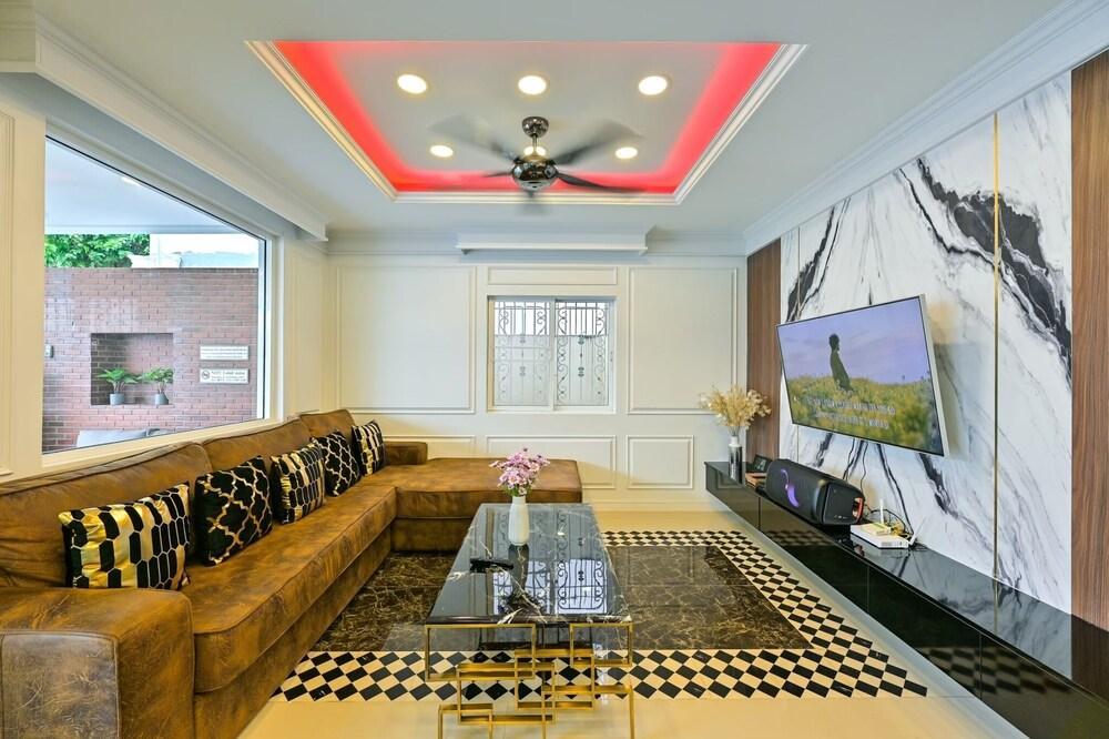 Exquisite Pool Villa A - Tap to explore photos