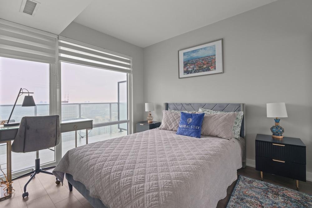 Teahouse Condos in Downtown Toronto Room Type - Family Apartment, Multiple Beds, Kitchen, City View