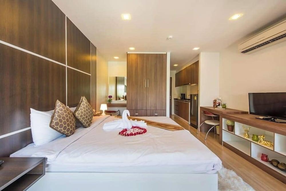 Golden Manora Hotel Bangtao Beach Room Type - Deluxe Studio, 1 Double Bed