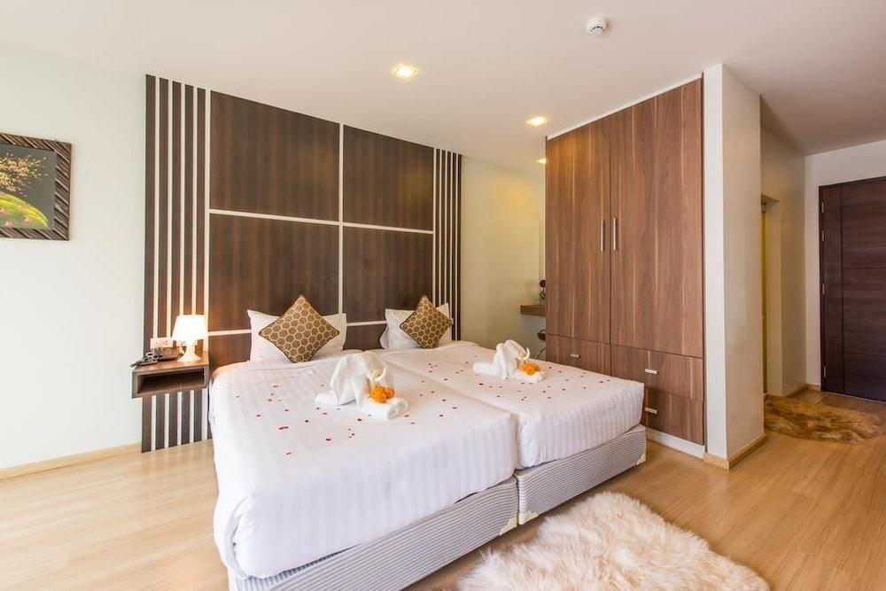 Golden Manora Hotel Bangtao Beach Room Type - Deluxe Studio, 2 Twin Beds
