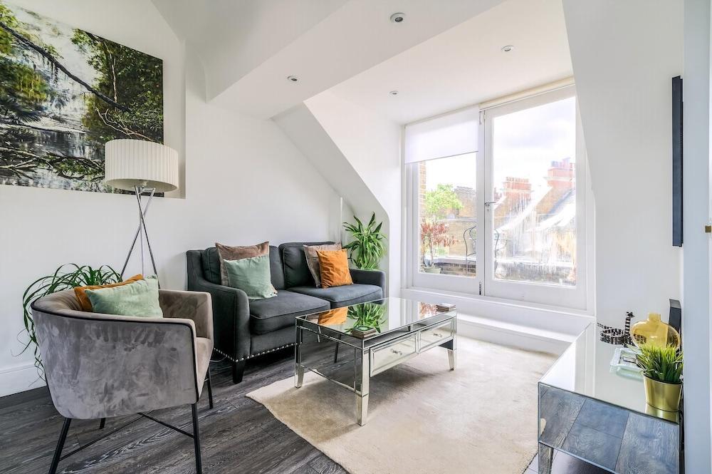Gorgeous Hampstead Flat - Tap to explore photos