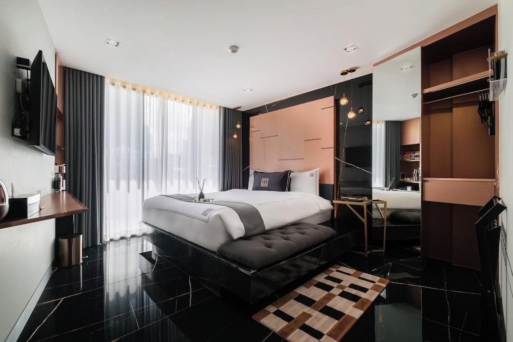 Hotel 433 - Asoke Sukhumvit Room Type - Deluxe Room with Smart iPad