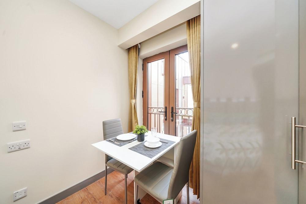 Hotel Apartment in Ilford - Tap to explore photos