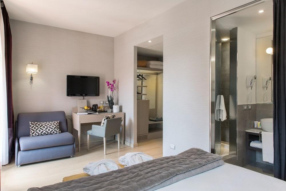 Hotel Adriano Rooftop Room Type - Deluxe Double or Twin Room with Terrace, City View