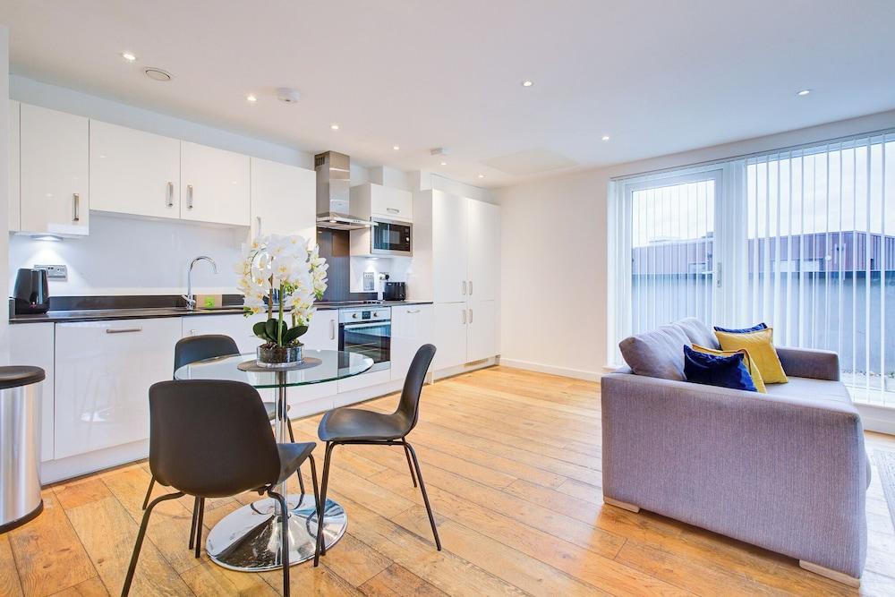 Hybrid Resi Greenwich Room Type - Comfort Apartment, Balcony, City View