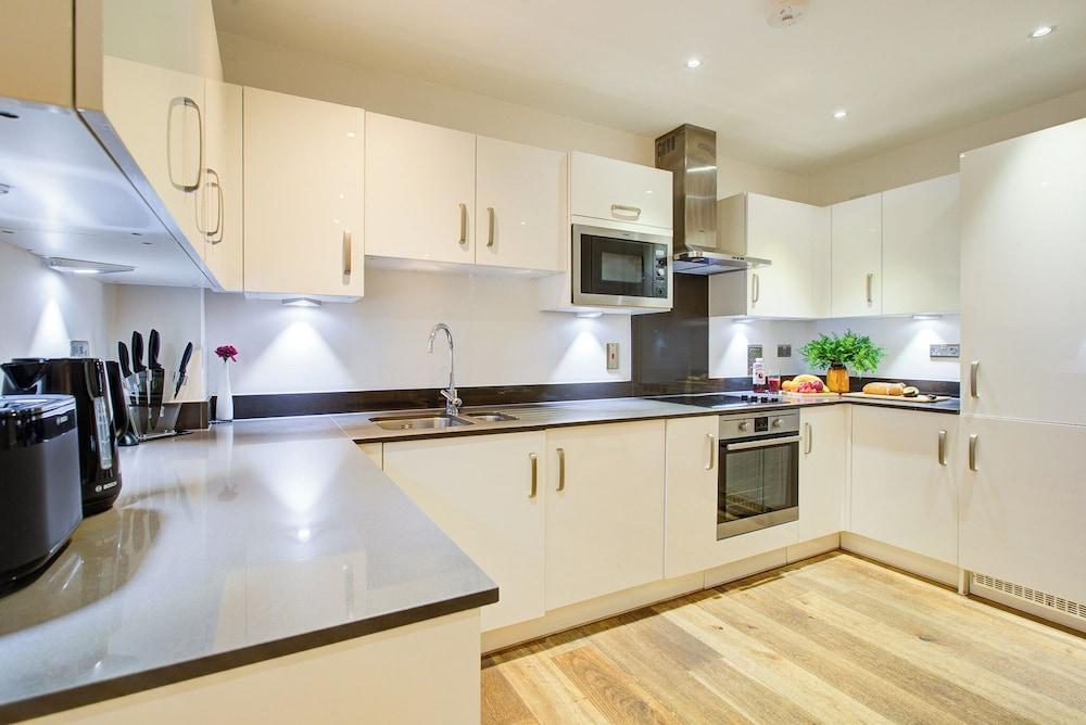 Hybrid Resi Greenwich Room Type - Family Duplex, Patio