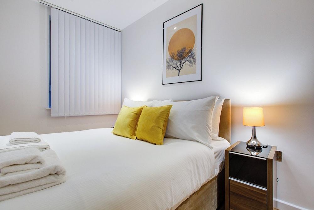 Hybrid Resi Greenwich Room Type - Superior Apartment, Balcony, City View