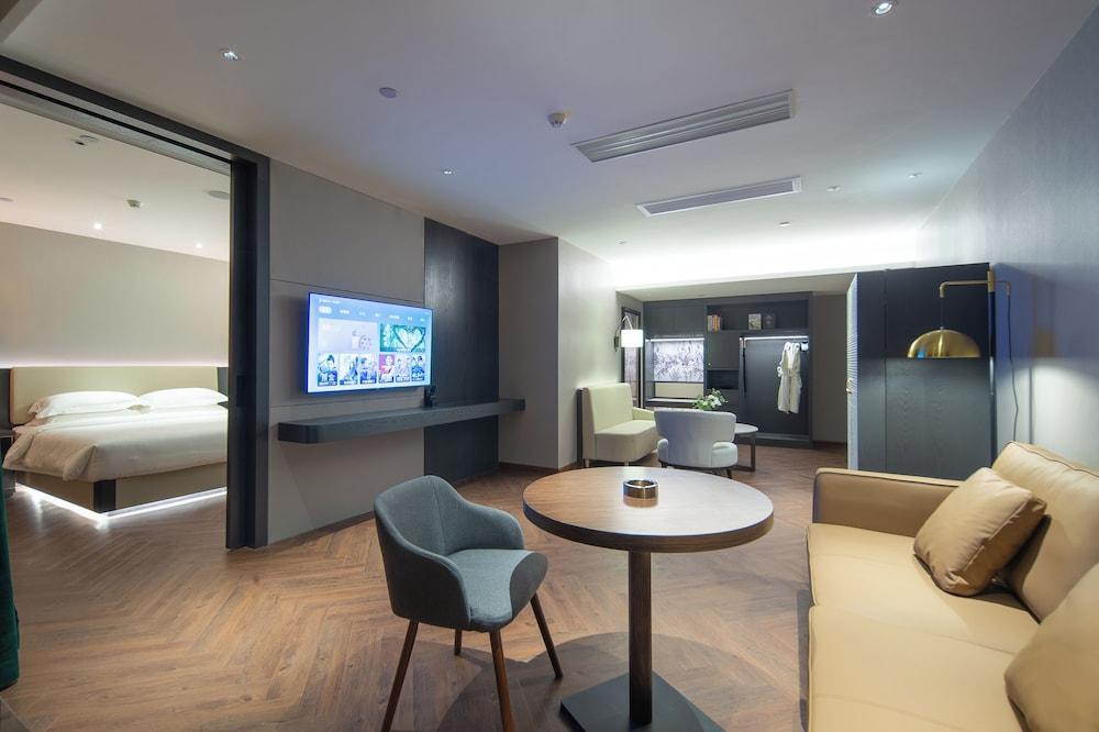 Kaiser Hotel Guangzhou Gangding Metro Room Type - Business Suite, City View