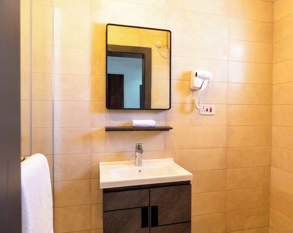 Jotani Living Room Type - Exclusive Apartment, Kitchenette, Poolside