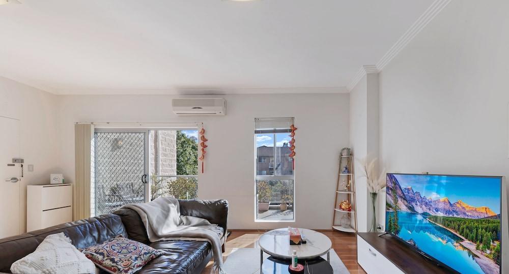 Kozyguru | Allawah | 2 Bed Kozy Apartment