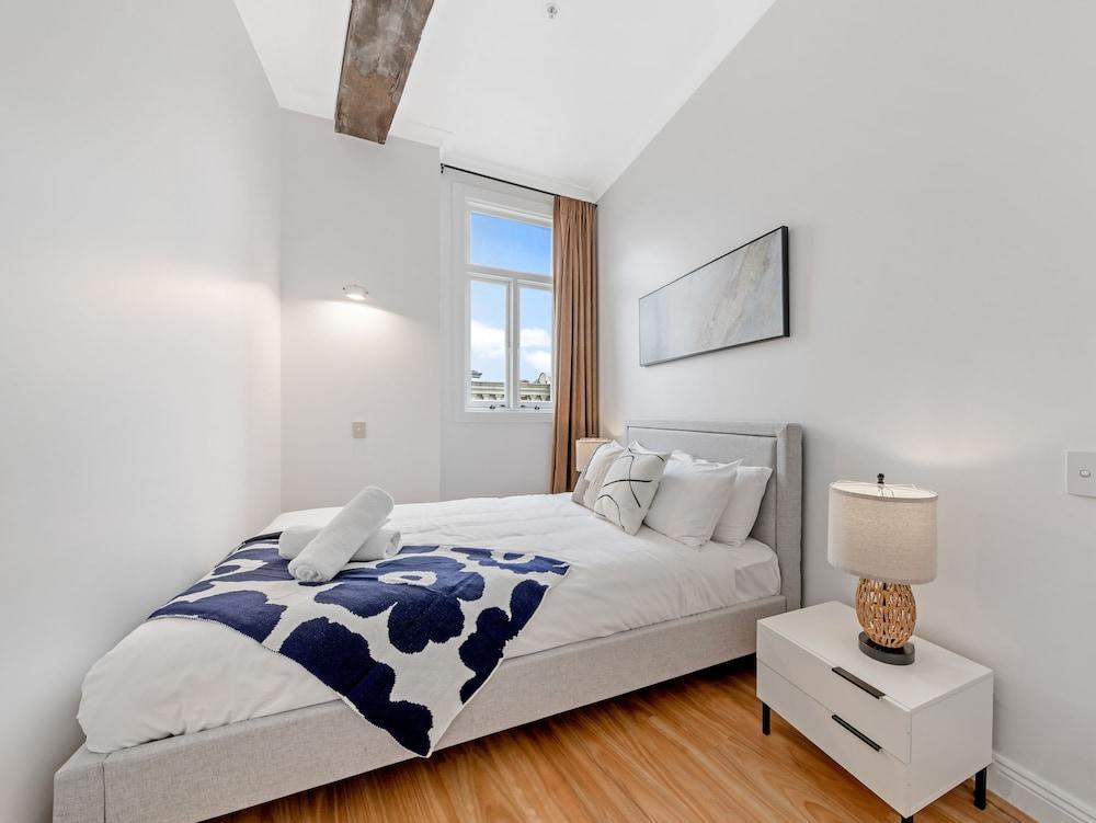 Kozyguru | Chippendale | Kozy Clean 1Bed Apt - Tap to explore photos
