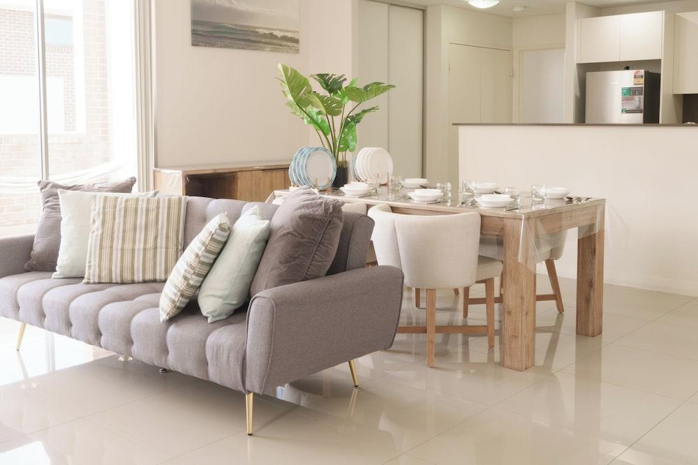 Kozyguru | Hillsdale | 3 Bedroom Apt - Tap to explore photos