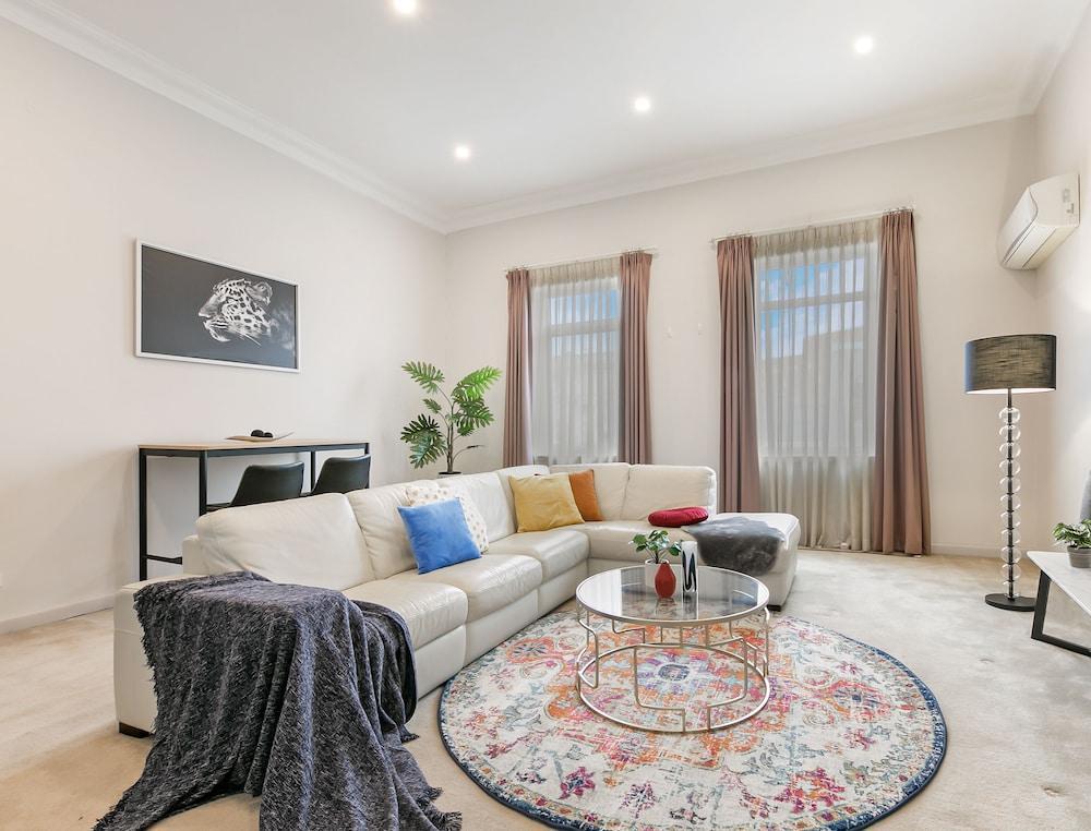 Kozyguru | Leichhardt | Cozy 3 Bed Home - Tap to explore photos