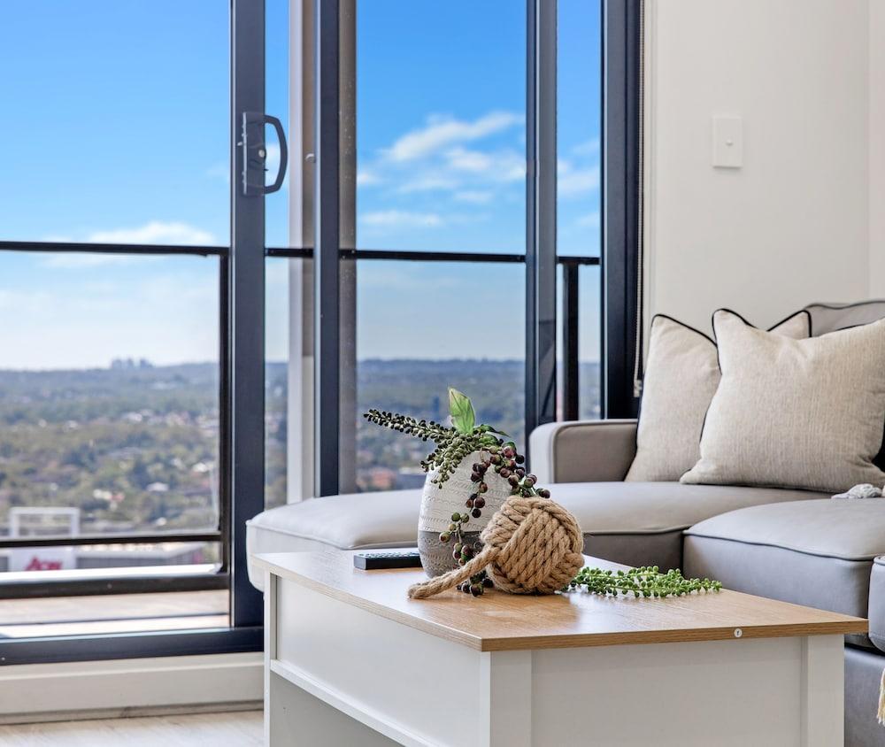 Kozyguru | Parramatta 2 Bed Apt With Parking - Tap to explore photos