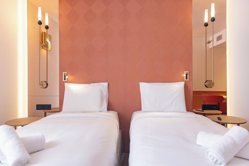 Kyriad Prestige Asnieres-sur-seine Room Type - Standard Room, 2 Twin Beds