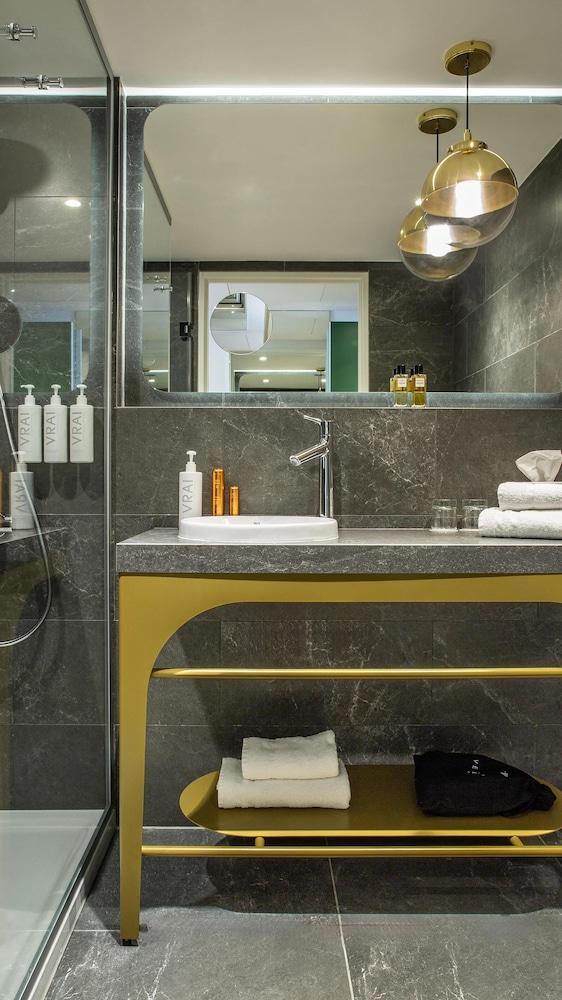 Kyriad Prestige Asnieres-sur-seine Room Type - Standard Room, 1 Double Bed