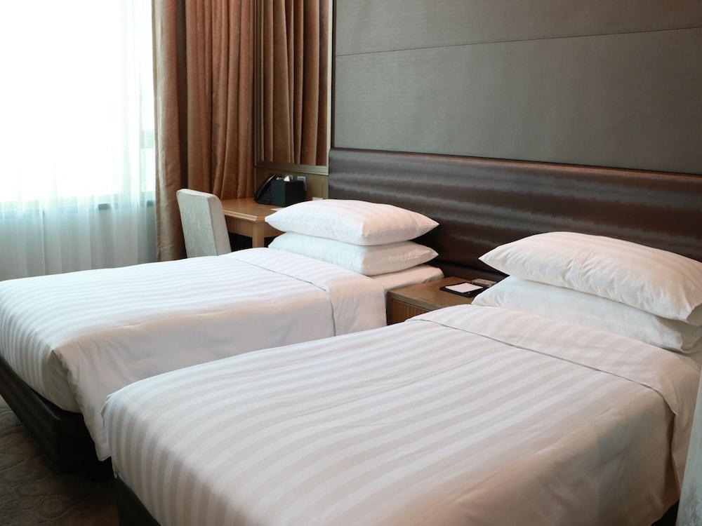 Kew Green Hotel Mongkok - Tap to explore photos