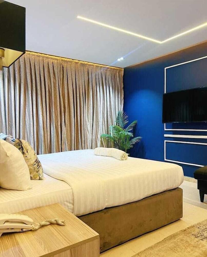 LALA'S LAGOS LTD