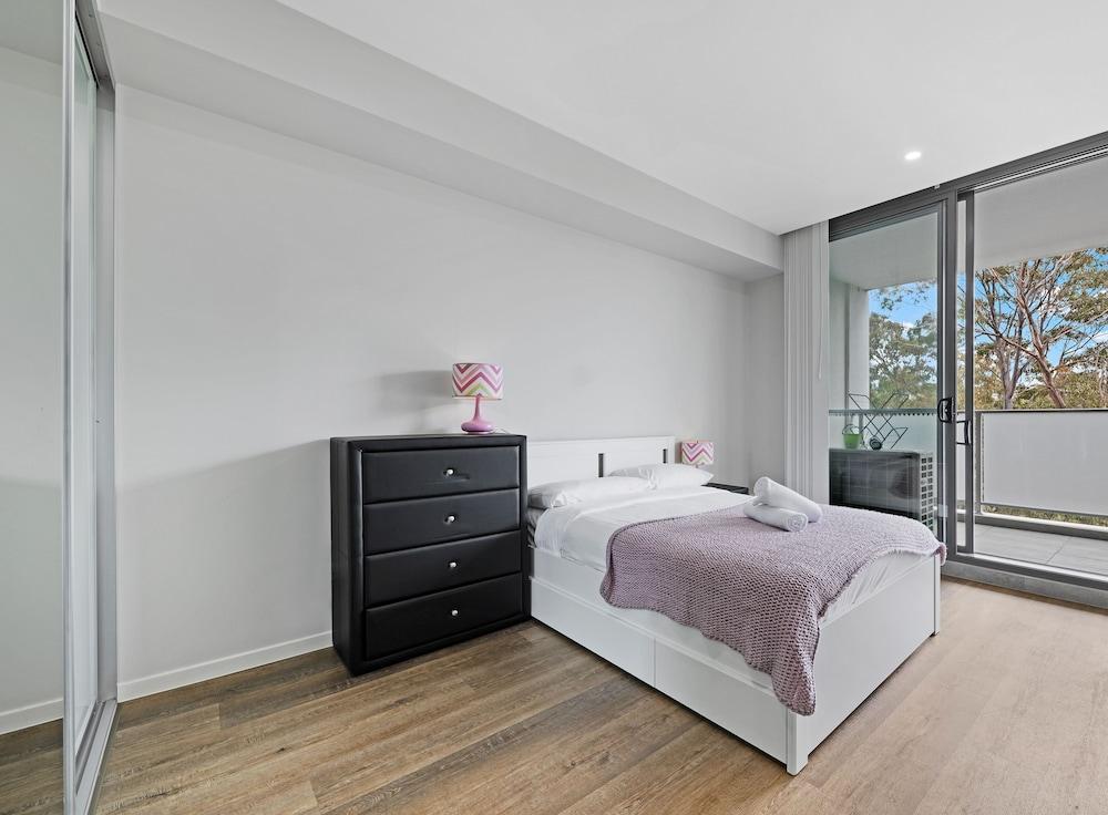 Kozyguru | Wentworthville | 2 Bed 2 Bath Apt - Tap to explore photos