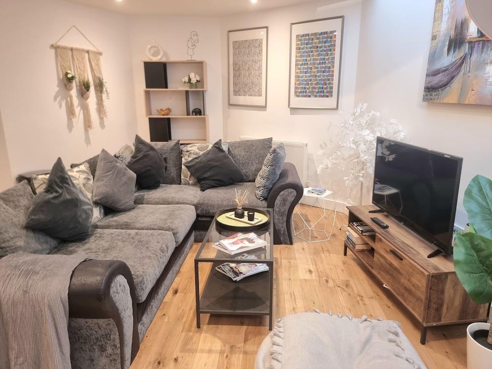 Large Duplex 7 Adults at London Bridge