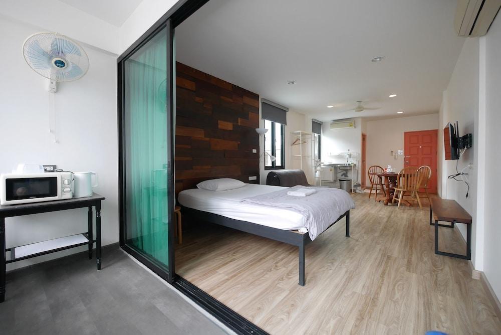 Lee Home Bangkok Room Type - Studio, Balcony, City View