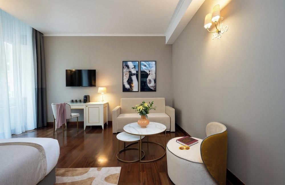 Leonardo Boutique Hotel Rome Monti - Tap to explore photos