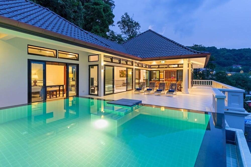 Luxury Beachfront Tai Pan Villa
