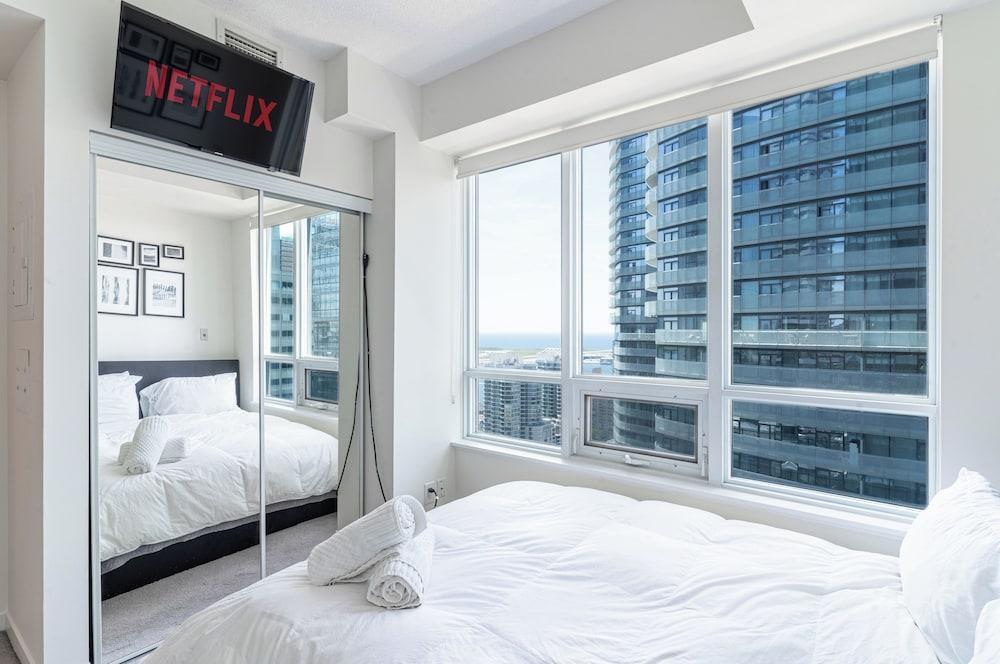 Maple Leaf Square Executive Suites - Tap to explore photos