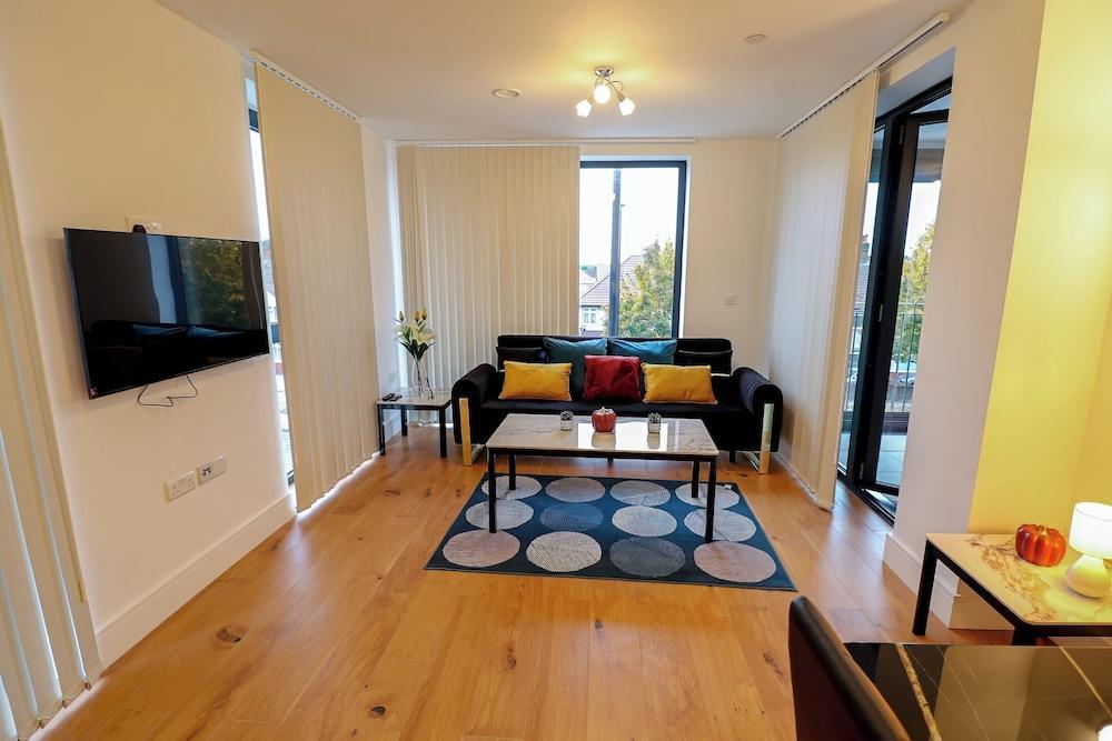 Meadow Lodge - 2 Bedroom Apartments - Tap to explore photos