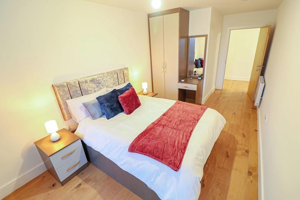 Meadow Lodge - 2 Bedroom Apartments - Tap to explore photos