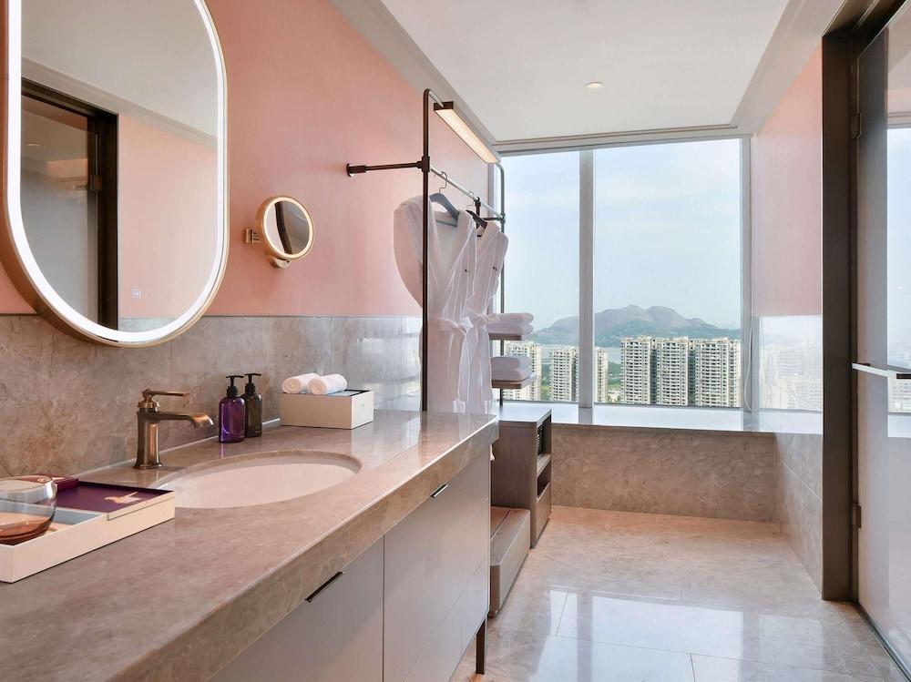 Mercure Guangzhou Nansha Room Type - Executive Suite, 1 King Bed, River View