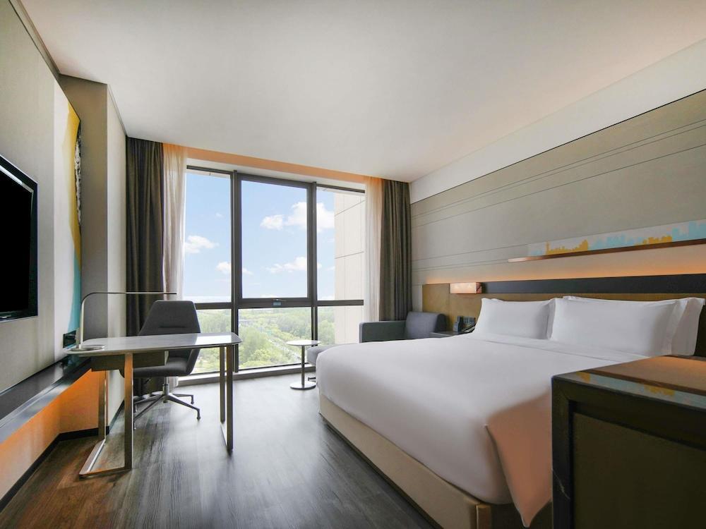 Novotel Shanghai Chuansha Room Type - Deluxe Room, 1 King Bed, City View