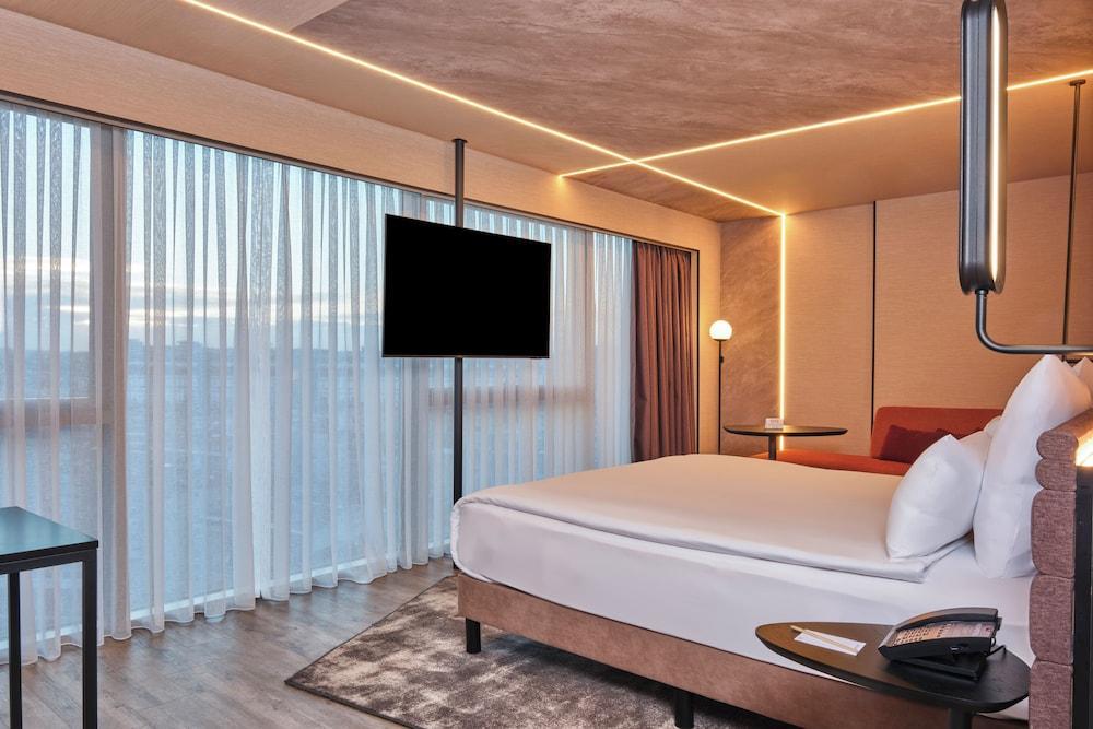 Novotel Istanbul Bomonti Room Type - Deluxe Suite, 1 Double Bed with Sofa bed